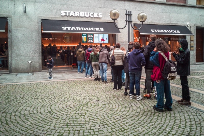 people-queuing-outside-starbucks